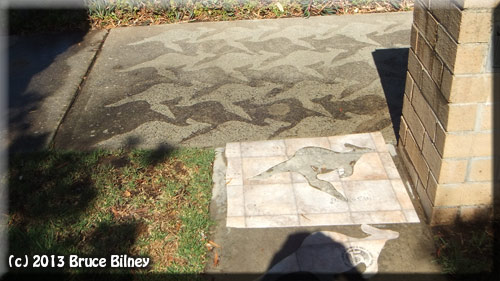 mirror-image kangaroo tessellation